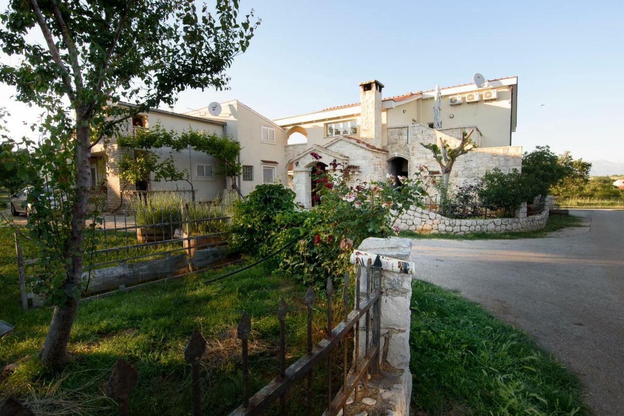 Apartments Luce Zara Esterno foto